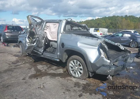 2016 Toyota Tundra Limited 5.7L V8 z USA, uszkodzony, nr VIN 5TFFW5F15GX193835